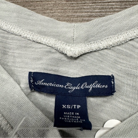 American Eagle Quarter Sleeve V-Neck Shirt Size XS - Picture 3 of 7